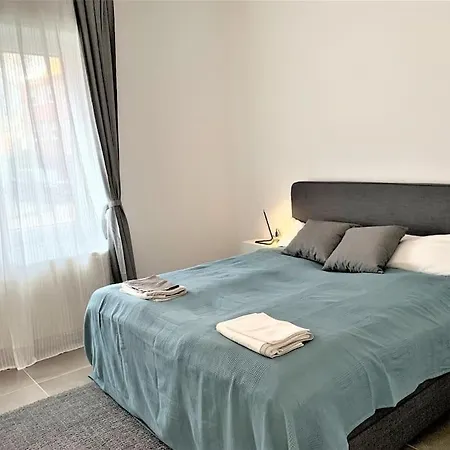 Stilvoll Eingerichtete In Essen-suedviertel Apartment